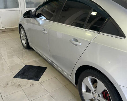 Серый Шевроле Круз, объемом двигателя 1.8 л и пробегом 250 тыс. км за 6500 $, фото 3 на Automoto.ua