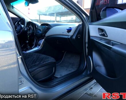 Серый Шевроле Круз, объемом двигателя 1.8 л и пробегом 236 тыс. км за 7500 $, фото 2 на Automoto.ua