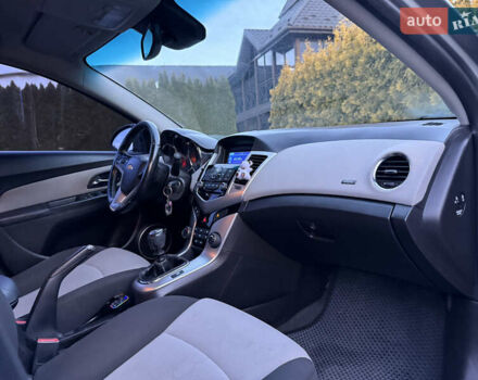 Сірий Шевроле Круз, об'ємом двигуна 2 л та пробігом 241 тис. км за 5999 $, фото 27 на Automoto.ua