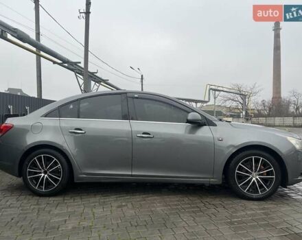 Серый Шевроле Круз, объемом двигателя 1.8 л и пробегом 258 тыс. км за 6000 $, фото 2 на Automoto.ua