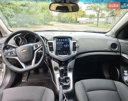 Серый Шевроле Круз, объемом двигателя 1.8 л и пробегом 144 тыс. км за 8500 $, фото 7 на Automoto.ua