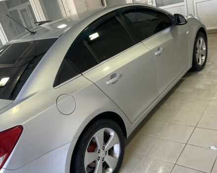 Серый Шевроле Круз, объемом двигателя 1.8 л и пробегом 250 тыс. км за 6800 $, фото 2 на Automoto.ua