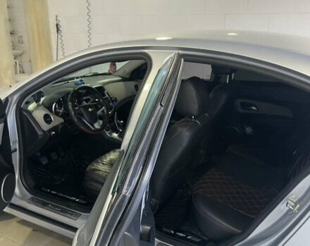 Серый Шевроле Круз, объемом двигателя 1.8 л и пробегом 250 тыс. км за 6500 $, фото 5 на Automoto.ua