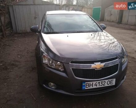 Серый Шевроле Круз, объемом двигателя 1.8 л и пробегом 300 тыс. км за 7200 $, фото 2 на Automoto.ua