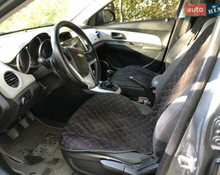 Серый Шевроле Круз, объемом двигателя 1.8 л и пробегом 236 тыс. км за 7500 $, фото 3 на Automoto.ua