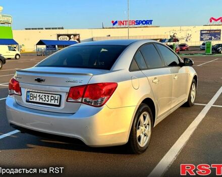 Серый Шевроле Круз, объемом двигателя 1.8 л и пробегом 136 тыс. км за 7100 $, фото 2 на Automoto.ua