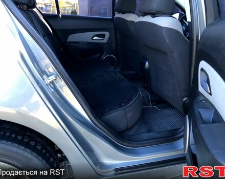 Серый Шевроле Круз, объемом двигателя 1.8 л и пробегом 236 тыс. км за 7500 $, фото 4 на Automoto.ua