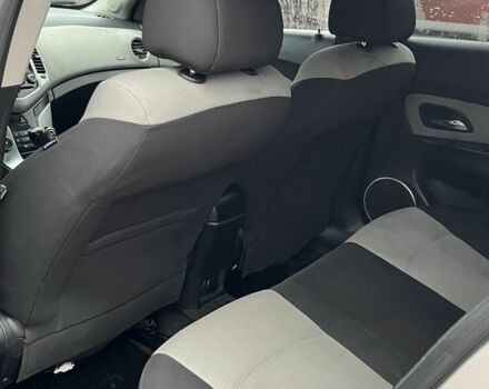 Серый Шевроле Круз, объемом двигателя 1.8 л и пробегом 280 тыс. км за 4450 $, фото 9 на Automoto.ua