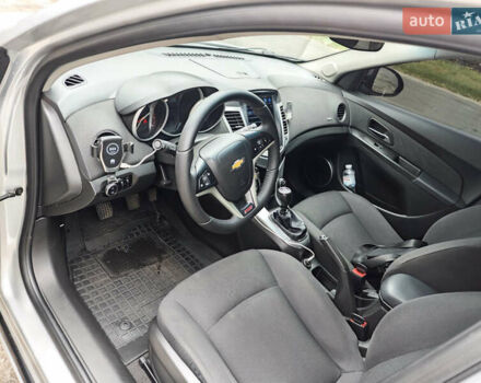 Серый Шевроле Круз, объемом двигателя 1.8 л и пробегом 144 тыс. км за 8500 $, фото 5 на Automoto.ua