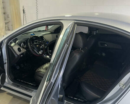 Серый Шевроле Круз, объемом двигателя 1.8 л и пробегом 250 тыс. км за 6500 $, фото 4 на Automoto.ua