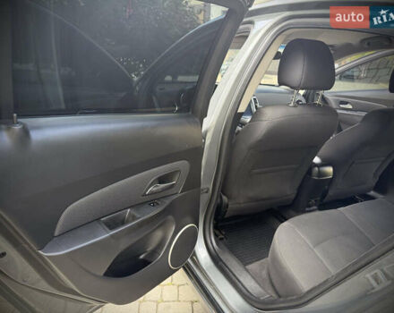 Серый Шевроле Круз, объемом двигателя 1.8 л и пробегом 150 тыс. км за 6777 $, фото 13 на Automoto.ua