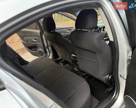 Сірий Шевроле Круз, об'ємом двигуна 1.8 л та пробігом 194 тис. км за 5350 $, фото 48 на Automoto.ua
