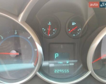 Серый Шевроле Круз, объемом двигателя 1.99 л и пробегом 230 тыс. км за 7600 $, фото 2 на Automoto.ua