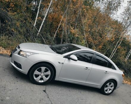 Серый Шевроле Круз, объемом двигателя 1.7 л и пробегом 252 тыс. км за 6500 $, фото 4 на Automoto.ua