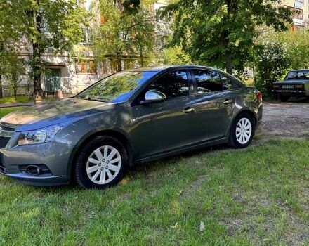 Серый Шевроле Круз, объемом двигателя 1.8 л и пробегом 142 тыс. км за 6500 $, фото 1 на Automoto.ua