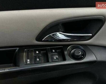 Серый Шевроле Круз, объемом двигателя 1.36 л и пробегом 280 тыс. км за 6400 $, фото 5 на Automoto.ua