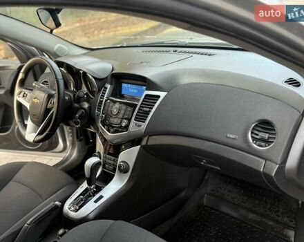 Серый Шевроле Круз, объемом двигателя 1.8 л и пробегом 194 тыс. км за 5555 $, фото 28 на Automoto.ua