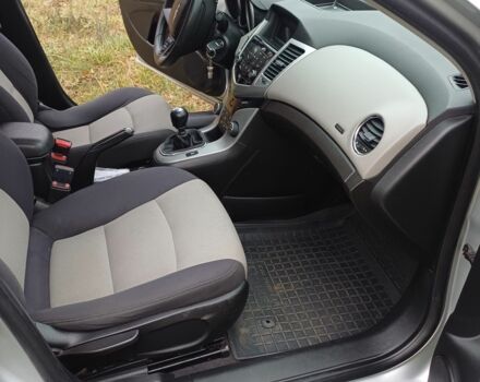 Сірий Шевроле Круз, об'ємом двигуна 1.8 л та пробігом 210 тис. км за 5999 $, фото 6 на Automoto.ua