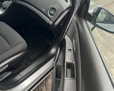 Сірий Шевроле Круз, об'ємом двигуна 1.8 л та пробігом 180 тис. км за 5500 $, фото 20 на Automoto.ua