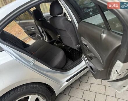 Серый Шевроле Круз, объемом двигателя 1.8 л и пробегом 194 тыс. км за 5555 $, фото 49 на Automoto.ua