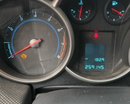 Серый Шевроле Круз, объемом двигателя 1.8 л и пробегом 259 тыс. км за 7000 $, фото 3 на Automoto.ua