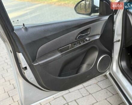 Серый Шевроле Круз, объемом двигателя 1.8 л и пробегом 194 тыс. км за 5555 $, фото 32 на Automoto.ua