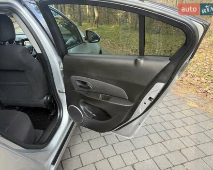 Серый Шевроле Круз, объемом двигателя 1.8 л и пробегом 194 тыс. км за 5555 $, фото 45 на Automoto.ua