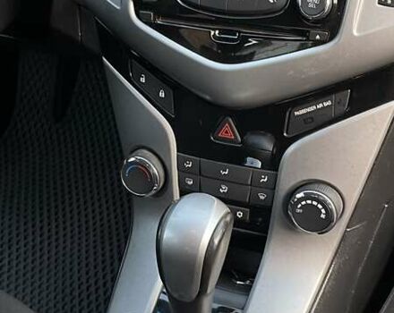 Серый Шевроле Круз, объемом двигателя 1.36 л и пробегом 260 тыс. км за 6750 $, фото 11 на Automoto.ua