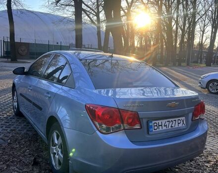 Серый Шевроле Круз, объемом двигателя 1.8 л и пробегом 200 тыс. км за 5000 $, фото 2 на Automoto.ua