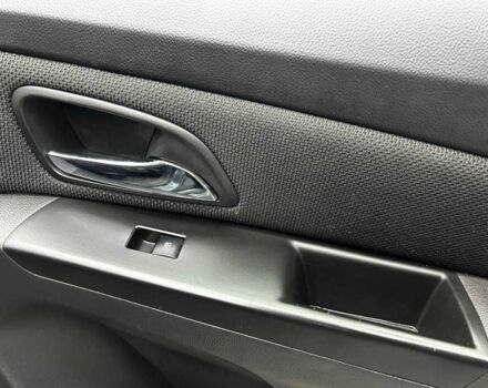 Серый Шевроле Круз, объемом двигателя 1.4 л и пробегом 130 тыс. км за 7200 $, фото 18 на Automoto.ua