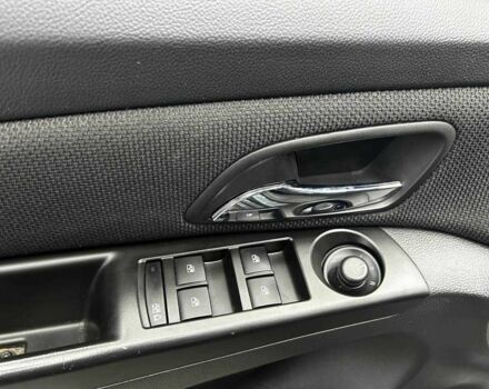 Серый Шевроле Круз, объемом двигателя 1.4 л и пробегом 130 тыс. км за 7200 $, фото 6 на Automoto.ua