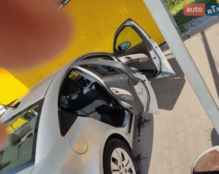 Серый Шевроле Круз, объемом двигателя 1.8 л и пробегом 261 тыс. км за 8000 $, фото 4 на Automoto.ua