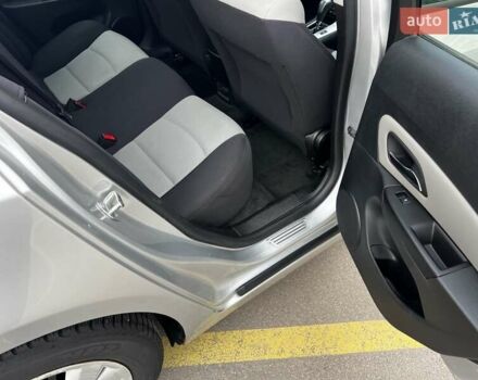 Серый Шевроле Круз, объемом двигателя 1.82 л и пробегом 170 тыс. км за 6800 $, фото 24 на Automoto.ua