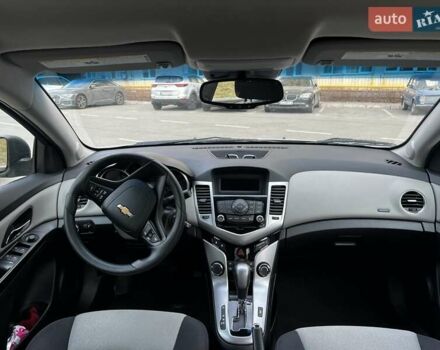 Серый Шевроле Круз, объемом двигателя 1.82 л и пробегом 170 тыс. км за 6800 $, фото 26 на Automoto.ua