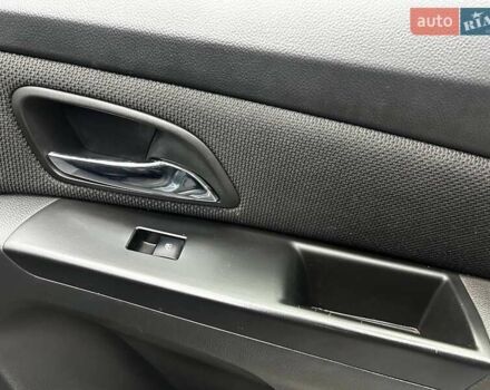 Сірий Шевроле Круз, об'ємом двигуна 1.4 л та пробігом 130 тис. км за 7200 $, фото 18 на Automoto.ua