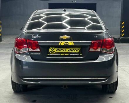 Серый Шевроле Круз, объемом двигателя 1.4 л и пробегом 130 тыс. км за 7200 $, фото 4 на Automoto.ua