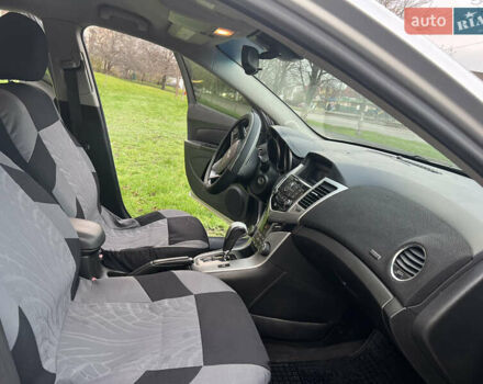 Серый Шевроле Круз, объемом двигателя 1.8 л и пробегом 179 тыс. км за 6000 $, фото 12 на Automoto.ua