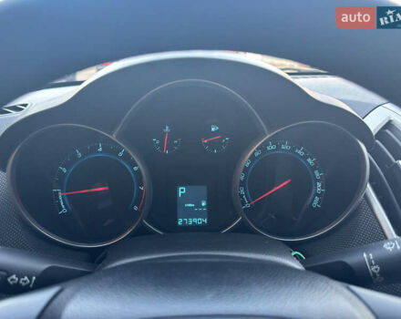 Серый Шевроле Круз, объемом двигателя 1.8 л и пробегом 273 тыс. км за 7999 $, фото 34 на Automoto.ua