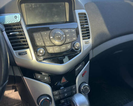 Серый Шевроле Круз, объемом двигателя 1.36 л и пробегом 185 тыс. км за 7900 $, фото 7 на Automoto.ua