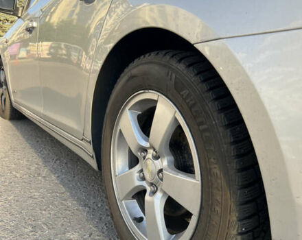 Серый Шевроле Круз, объемом двигателя 1.36 л и пробегом 185 тыс. км за 7900 $, фото 3 на Automoto.ua