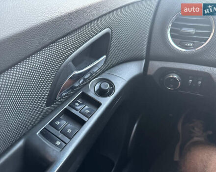 Серый Шевроле Круз, объемом двигателя 1.8 л и пробегом 273 тыс. км за 7999 $, фото 39 на Automoto.ua