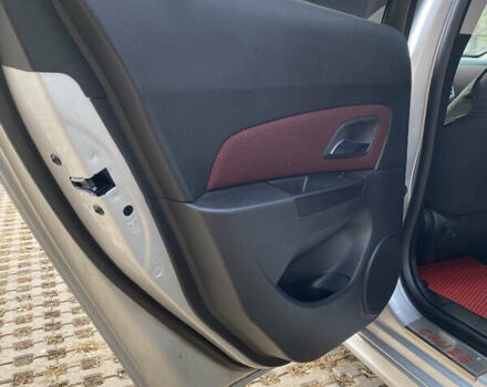 Серый Шевроле Круз, объемом двигателя 1.36 л и пробегом 115 тыс. км за 8500 $, фото 15 на Automoto.ua