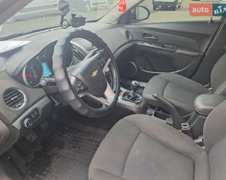 Серый Шевроле Круз, объемом двигателя 1.8 л и пробегом 190 тыс. км за 7999 $, фото 5 на Automoto.ua