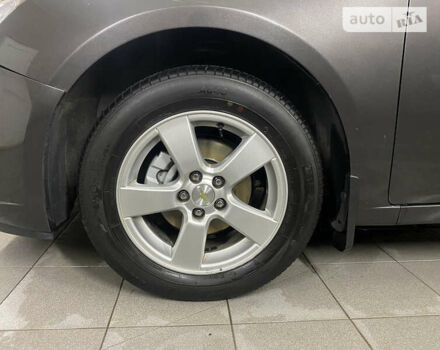 Серый Шевроле Круз, объемом двигателя 1.4 л и пробегом 130 тыс. км за 10000 $, фото 16 на Automoto.ua