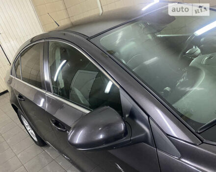 Серый Шевроле Круз, объемом двигателя 1.4 л и пробегом 130 тыс. км за 10000 $, фото 5 на Automoto.ua