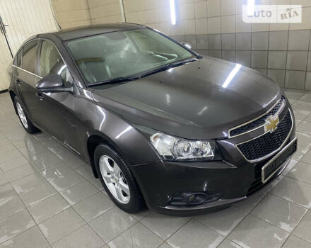Серый Шевроле Круз, объемом двигателя 1.4 л и пробегом 130 тыс. км за 10000 $, фото 3 на Automoto.ua