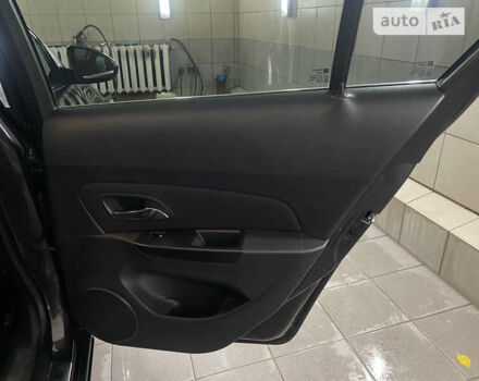 Серый Шевроле Круз, объемом двигателя 1.4 л и пробегом 130 тыс. км за 10000 $, фото 22 на Automoto.ua