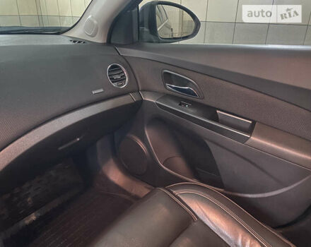 Серый Шевроле Круз, объемом двигателя 1.4 л и пробегом 130 тыс. км за 10000 $, фото 35 на Automoto.ua