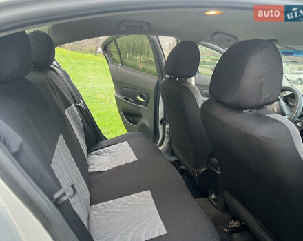 Серый Шевроле Круз, объемом двигателя 1.6 л и пробегом 142 тыс. км за 6500 $, фото 10 на Automoto.ua