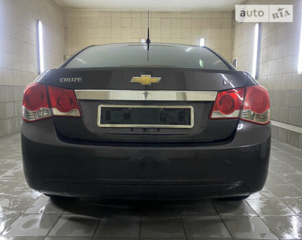 Серый Шевроле Круз, объемом двигателя 1.4 л и пробегом 130 тыс. км за 10000 $, фото 9 на Automoto.ua